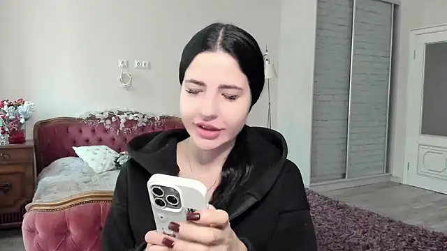 Malibu J online show from December 18, 7:24 am