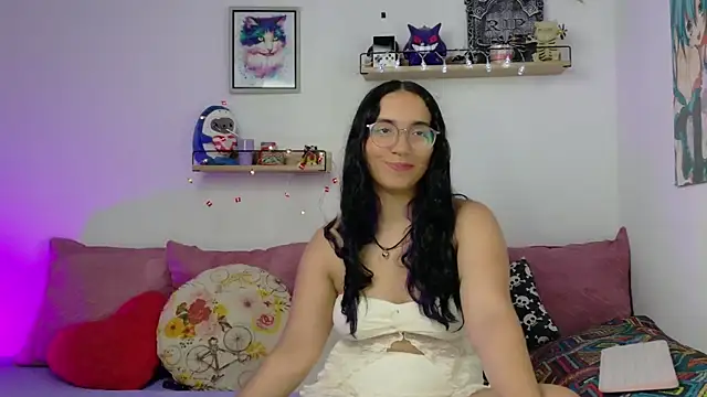 LucyDerby online show from February 22, 12:00 am