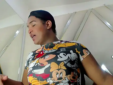 AuroraRoss online show from October 2, 7:19 pm