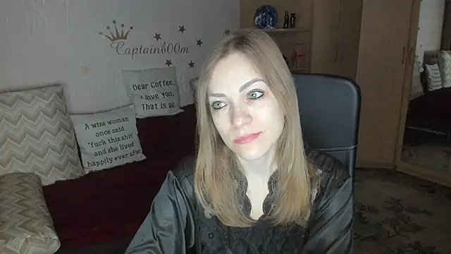 Tiffany Bates online show from December 20, 3:32 am