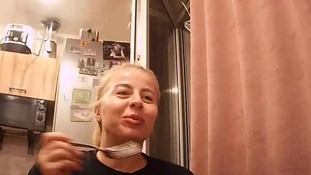 Miravynn online show from March 27, 6:08 pm