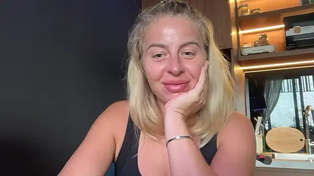 Miravynn online show from February 18, 1:49 am