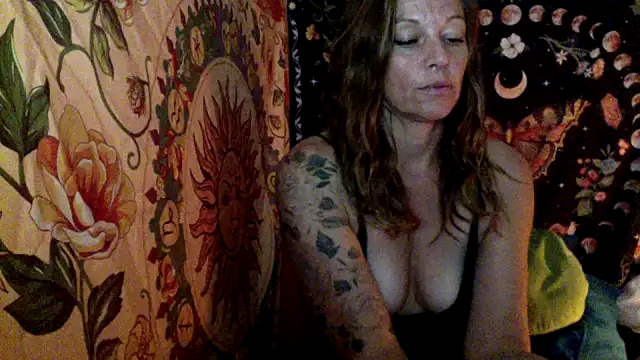 DesertLuxe online show from October 3, 4:06 am