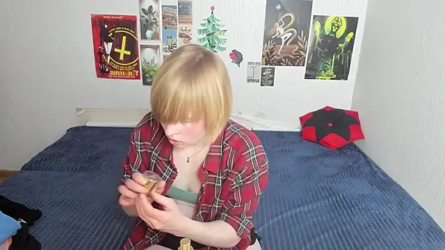 Cattie w  online show from March 10, 1:09 am