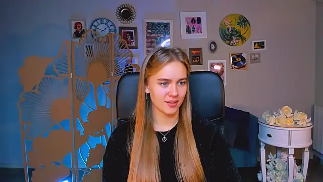 JuneWoods online show from October 20, 9:01 am