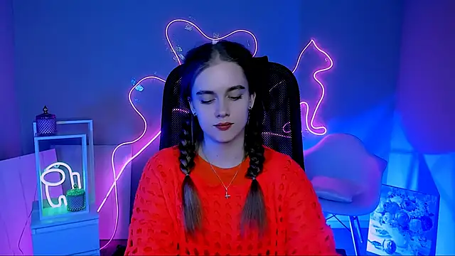 JuneWoods online show from March 6, 3:40 pm