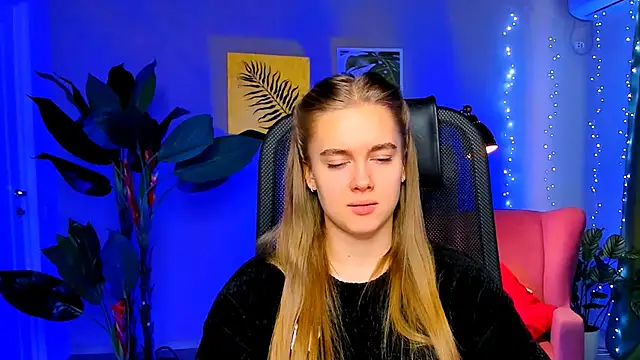 JuneWoods online show from January 15, 8:31 am