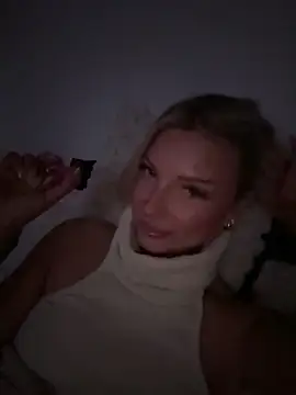 blondeeee online show from March 4, 6:47 pm