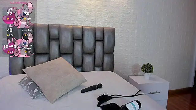 Caroline Millerr online show from June 24, 2:38 pm