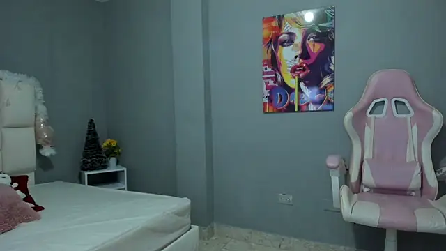 Athenea  fox online show from December 19, 11:57 am