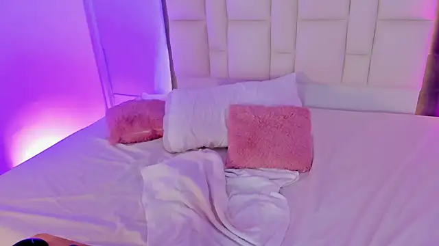 Athenea  fox online show from October 6, 5:07 pm