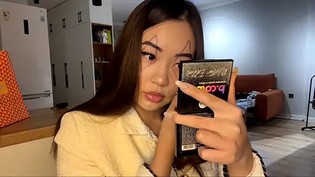 Ur neighbor Kira online show from October 31, 12:20 pm