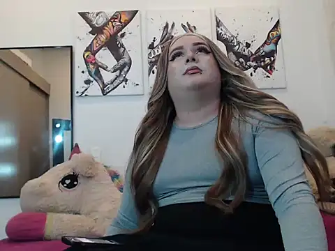 Redvelvett22 online show from October 8, 5:12 am