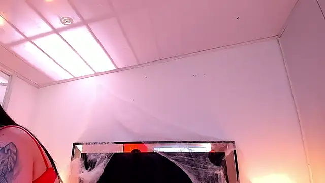 SusanVilla online show from October 16, 7:49 pm