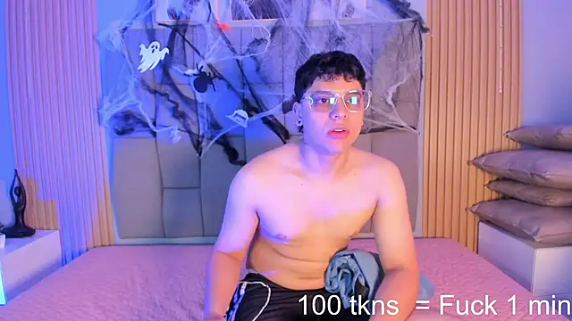 Kandyfrees  online show from November 1, 7:29 pm