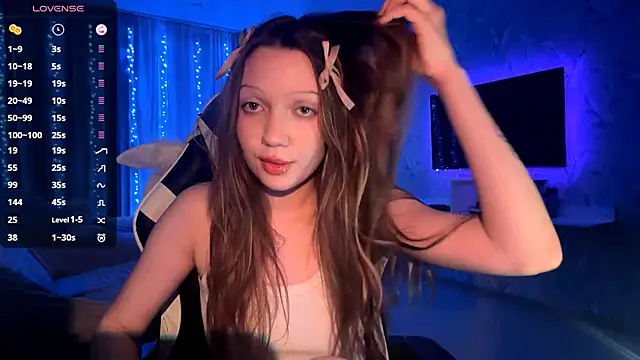 EmiIyKitty online show from November 28, 6:55 pm