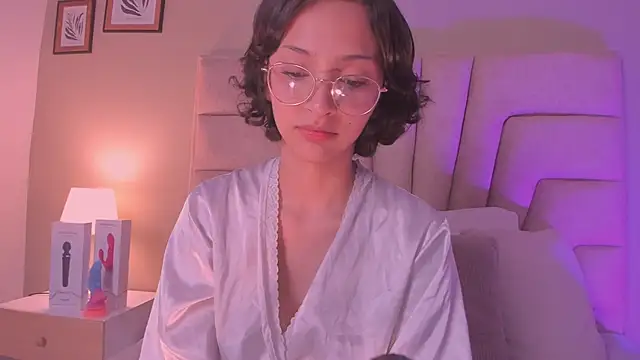 lyalee online show from January 16, 8:27 pm