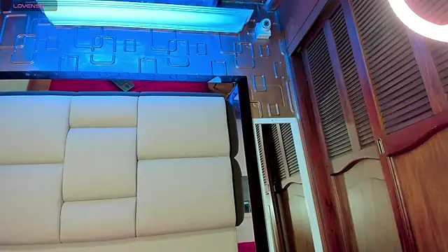 violet milleer online show from October 9, 12:20 pm