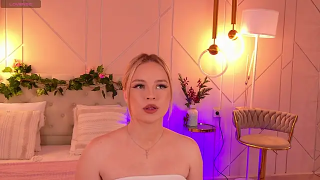 EllyLinn online show from March 15, 5:04 pm