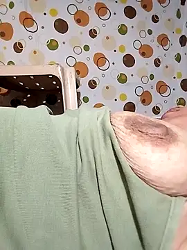 Hotmommax online show from November 2, 7:50 pm