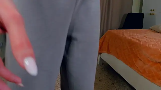 MinaRuzzo online show from October 3, 5:56 am