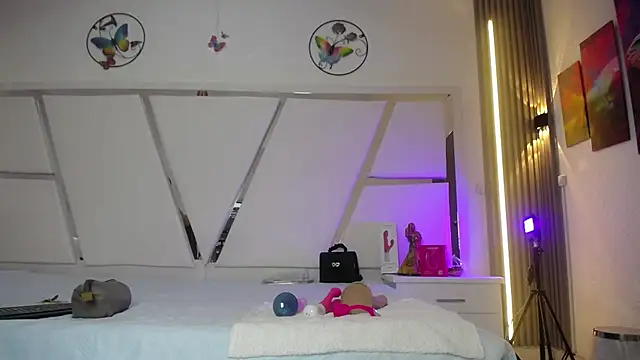chloe  Jones  online show from June 1, 12:51 pm