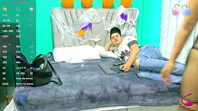 Laura King online show from November 3, 7:18 pm