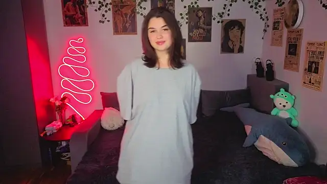 kira kick online show from October 31, 6:23 pm