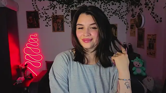 kira kick online show from October 30, 5:25 pm