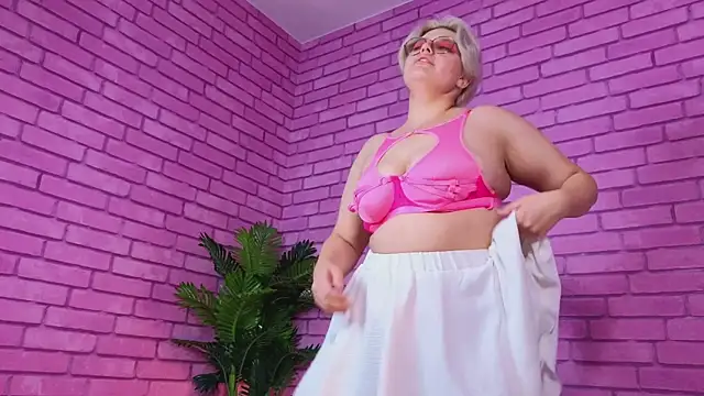 DominiqueSweetie online show from October 15, 9:45 am