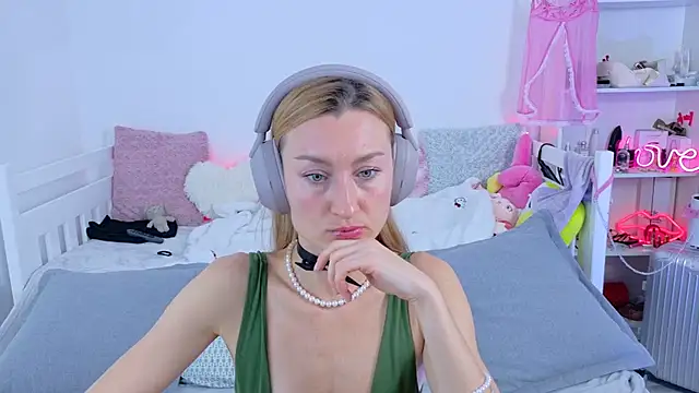 MysticRoxanne online show from November 16, 12:49 pm