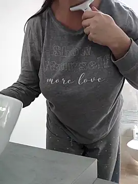 sexyguenda online show from March 29, 9:08 am