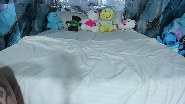 celesteyorucso1 online show from October 25, 11:55 pm