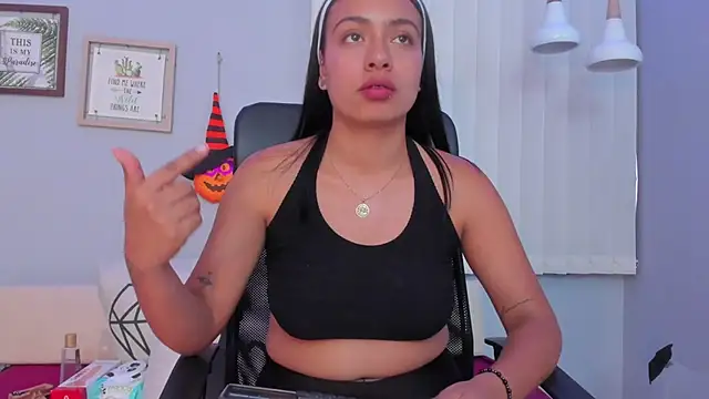 Lilo Rose online show from October 17, 7:50 pm