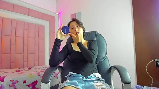 Klaret Toy online show from December 2, 7:05 pm