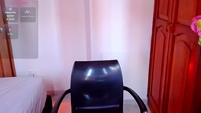 emma web  online show from November 11, 3:09 pm