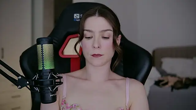 WowHelloAlice online show from March 12, 10:34 pm