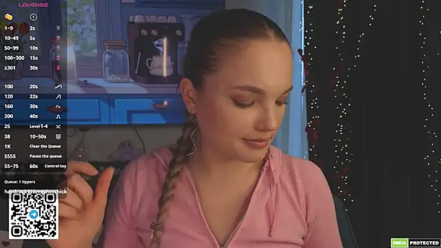 JulieLupo online show from April 2, 1:41 pm