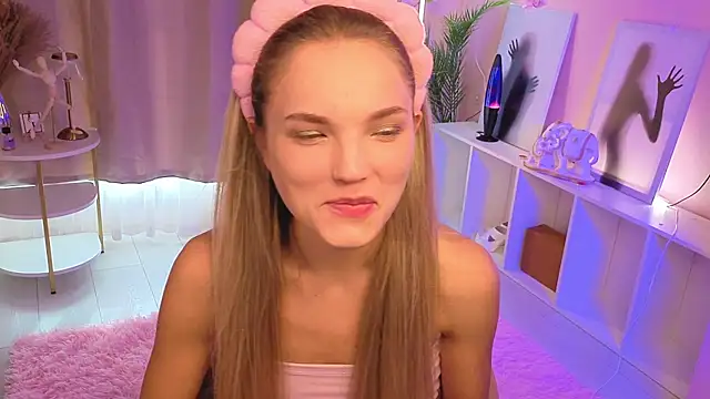 JulieLupo online show from October 17, 6:27 am