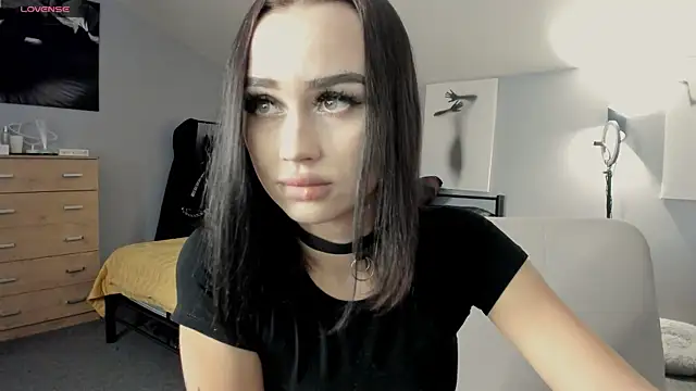 Lisa  Johnson online show from November 3, 12:14 am