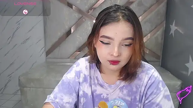 mia foster t online show from March 28, 1:21 pm