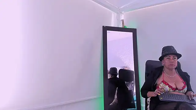 merlinda  online show from October 9, 3:05 pm