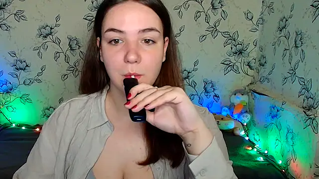 OliviaMontgommery online show from May 15, 11:13 am