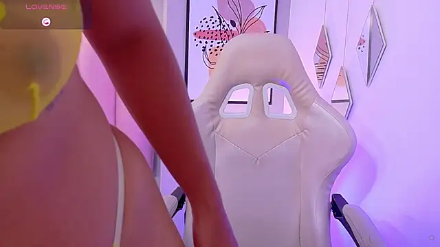 CamilaLevy online show from March 26, 12:40 pm