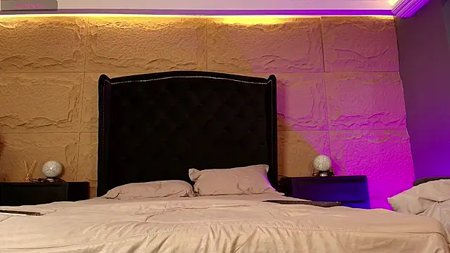 naomi hill1 online show from October 16, 8:33 pm