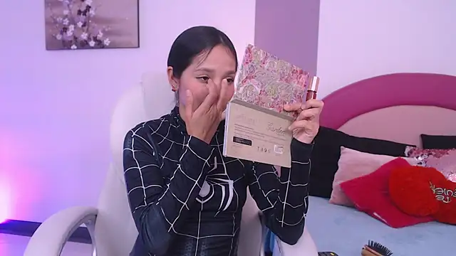 Suzy1  online show from April 2, 7:33 pm