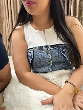 vickyandtania online show from March 20, 4:56 pm