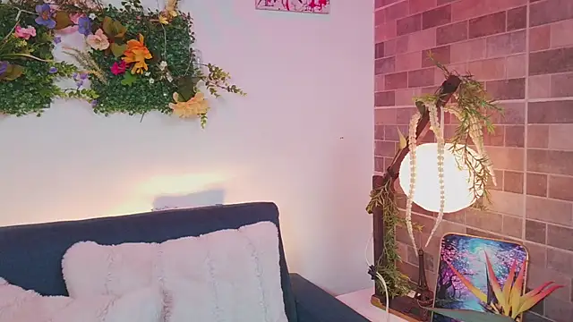 luna valen online show from March 12, 4:48 am