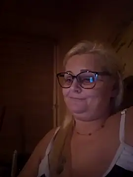 NieMaJazdyBezGwiazdy7883 online show from November 1, 7:40 pm