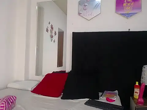 vauroraper online show from October 4, 1:55 am